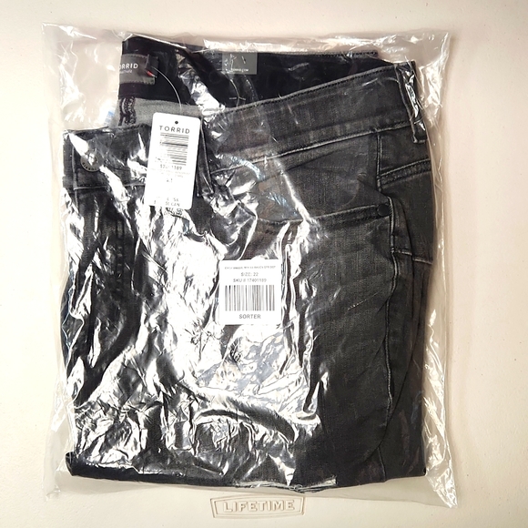 ❤NWT VINTAGE TORRID DENIM JEAN BOMBSHELL SUPER SOFT SLIM FIT DISTRESSED SIZE 20 - Picture 5 of 10